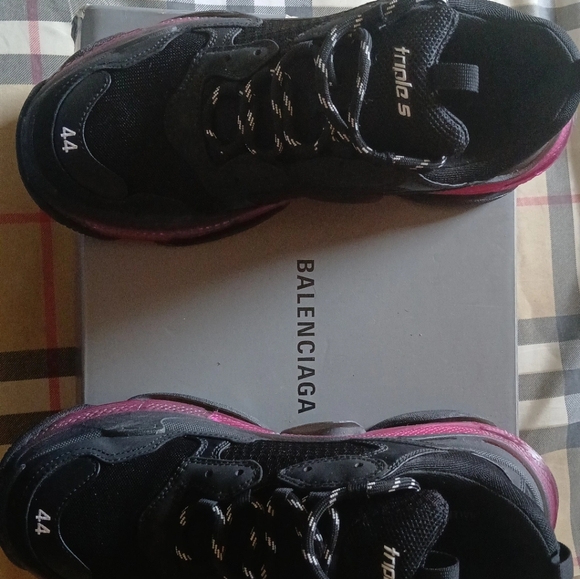 Triple S Balenciagas - Picture 7 of 9